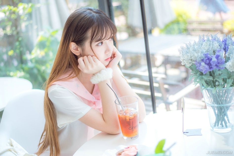 整个军营，瞬间安静下来不少。